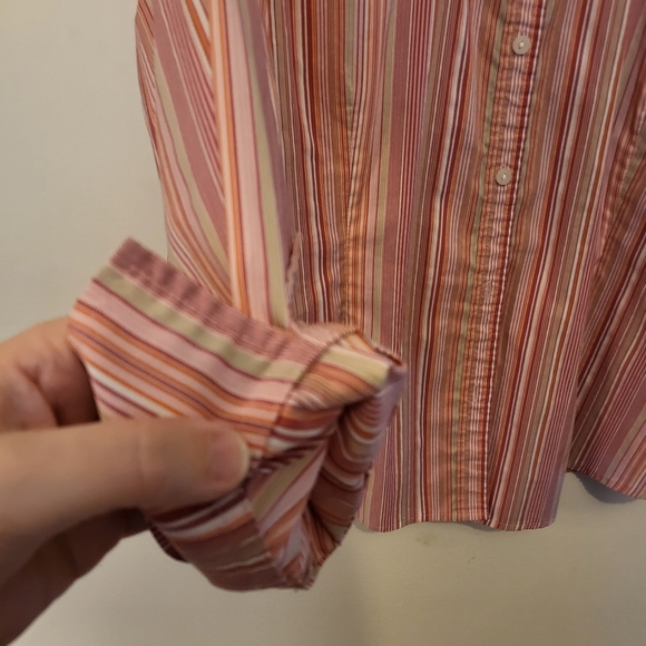 Liz Claiborne size 16 button down blouse.  Pinks, taupe, moss green. - Picture 6 of 6
